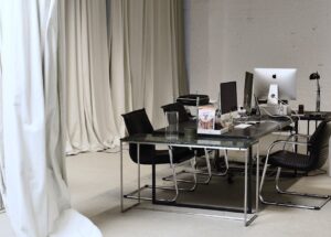 Mikrosieć 24V DC w meblach - bezpieczne szynoprzewody, modularne oświetlenie i USB-C w każdym pokoju
