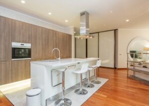 Cichy okap recyrkulacyjny w zabudowie - projekt, montaż i wygłuszenie krok po kroku