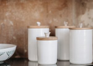 Wysoka spiżarka cargo w małej kuchni - projekt i montaż krok po kroku