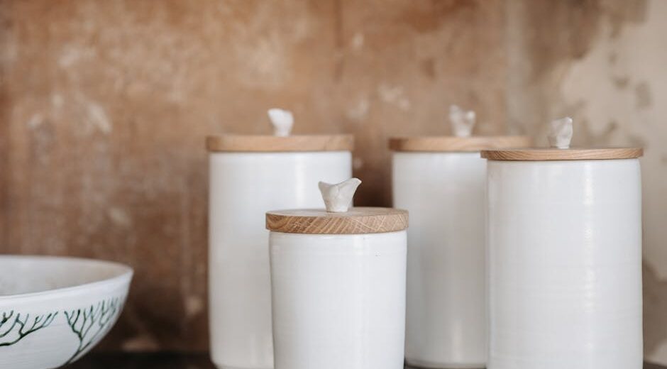 Wysoka spiżarka cargo w małej kuchni - projekt i montaż krok po kroku