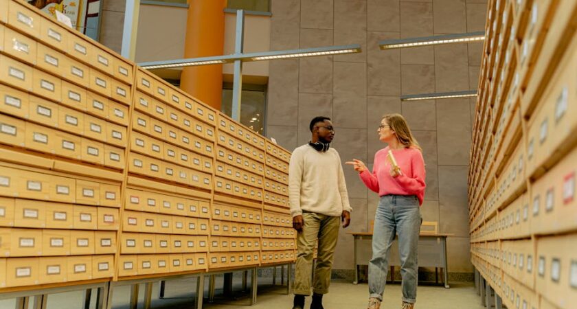 Regał-drzwi na zawiasie pivot w mieszkaniu - projekt, nośność i montaż krok po kroku