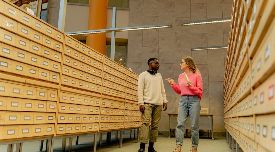 Regał-drzwi na zawiasie pivot w mieszkaniu - projekt, nośność i montaż krok po kroku