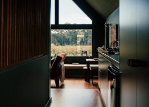 Przesuwne panele shoji z poliwęglanu w mieszkaniu - lekki podział stref i więcej światła krok po kroku