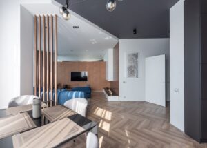 Renowacja parkietu bez cyklinowania - matowienie, uzupełnienia i nowe wykończenie krok po kroku