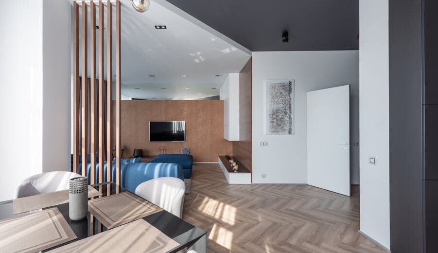 Renowacja parkietu bez cyklinowania - matowienie, uzupełnienia i nowe wykończenie krok po kroku