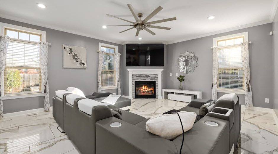 Gniazda podłogowe w mieszkaniu - plan, dobór i montaż w panelach i płytkach krok po kroku