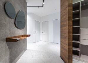 Półka nad drzwiami w mieszkaniu - plan, nośność i montaż krok po kroku