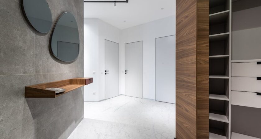 Półka nad drzwiami w mieszkaniu - plan, nośność i montaż krok po kroku