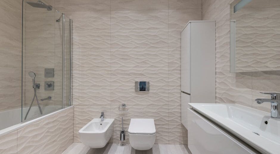 Słuchawka bidetowa w małej łazience - bezpieczny dobór i montaż krok po kroku