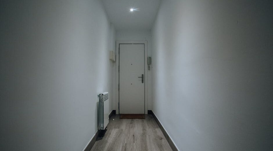 Wycieraczka wpuszczana w podłodze w mieszkaniu - projekt i montaż bez kucia krok po kroku