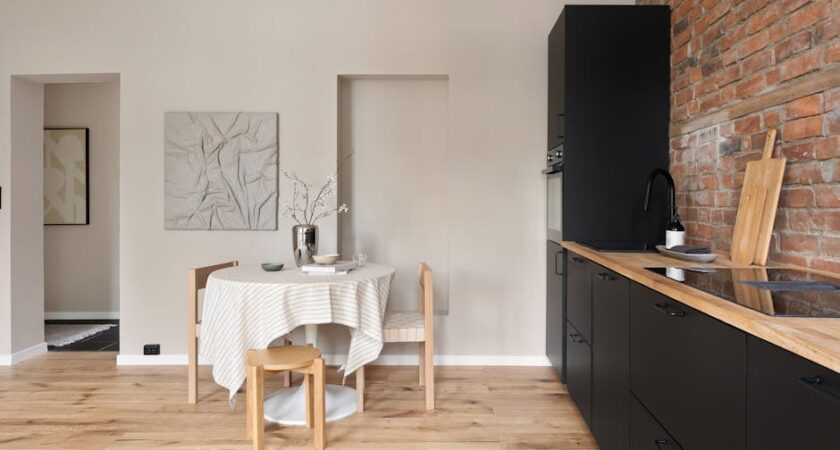 Ściana suchościeralna i magnetyczna w mieszkaniu - projekt i montaż krok po kroku