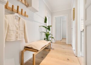 Boazeria angielska z MDF w mieszkaniu - projekt, wymiary i montaż krok po kroku