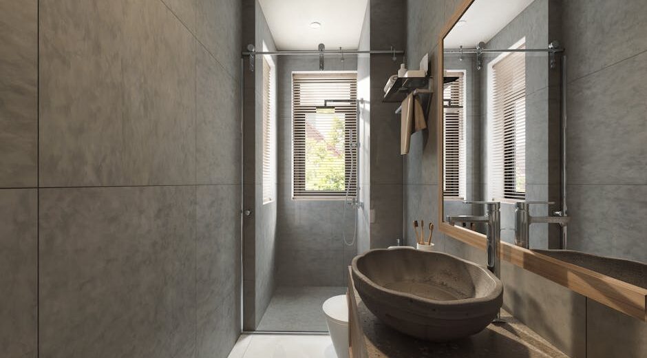 Mikrocement na stare płytki w mieszkaniu - przygotowanie, aplikacja i wykończenie krok po kroku